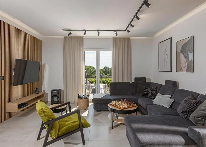Holiday home Lumi Murvica (Policnik)
